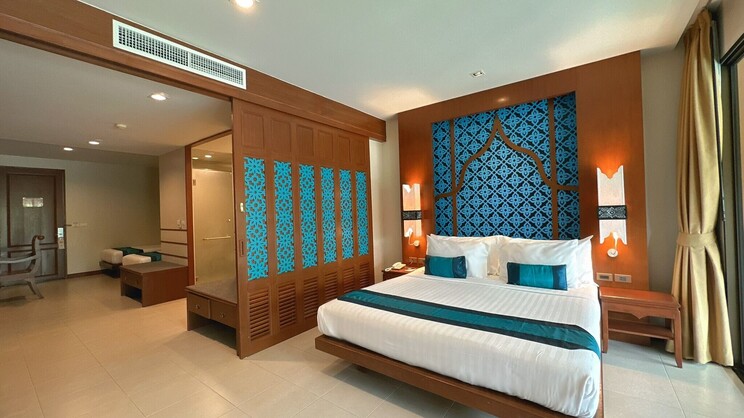 Deluxe Family Pool View